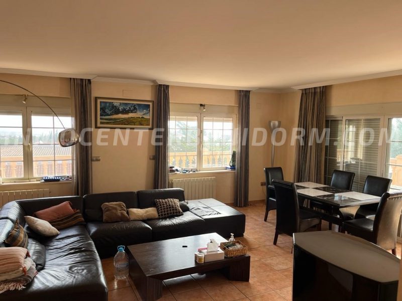 REF: V071 Gran villa con 2 apartamentos en La Nucia