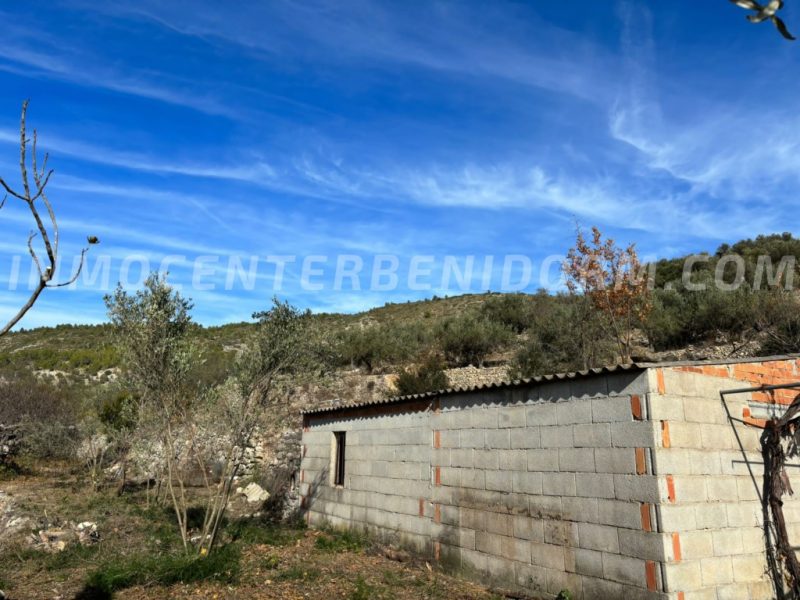 REF: 095 Plot with a small cottage in Castells de Castells