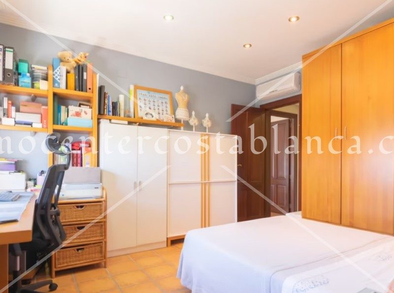 REF: V041 Luxury villa with 2 apartments in Alfas del Pi L'Arabi