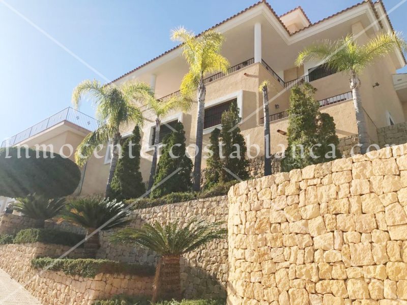 REF: V049 Luxe villa in mediterrane stijl met een indrukwekkend uitzicht op zee