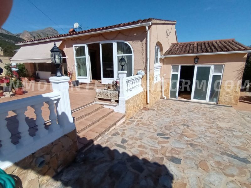 REF: 070C Villa with pool in Polop