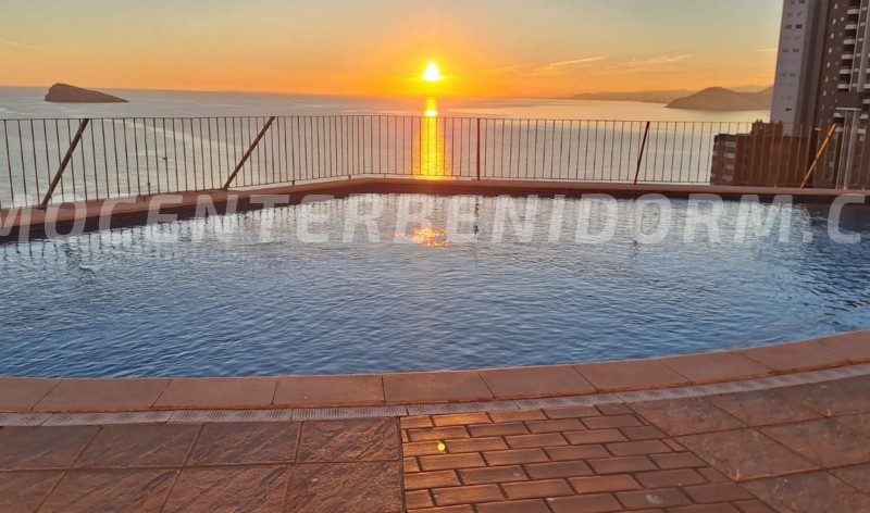 REF: A-132 Penthouse duplex met spectaculair zee en berg zicht