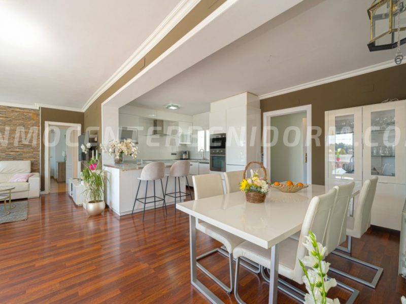 REF V137 Preciosa villa independiente de estilo moderno con impresionantes vistas al mar