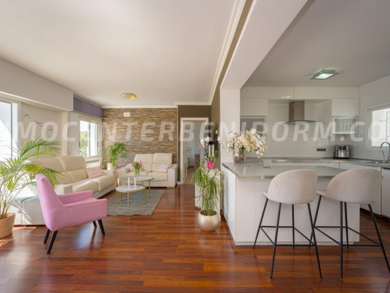 REF V137 Preciosa villa independiente de estilo moderno con impresionantes vistas al mar