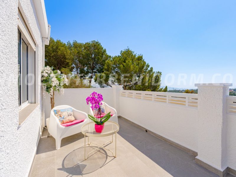 REF V137 Stunning modern detached villa with breathtaking sea views