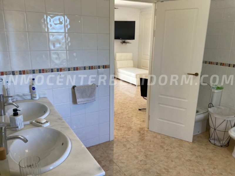 REF V 135 Lovely detached villa with sea views