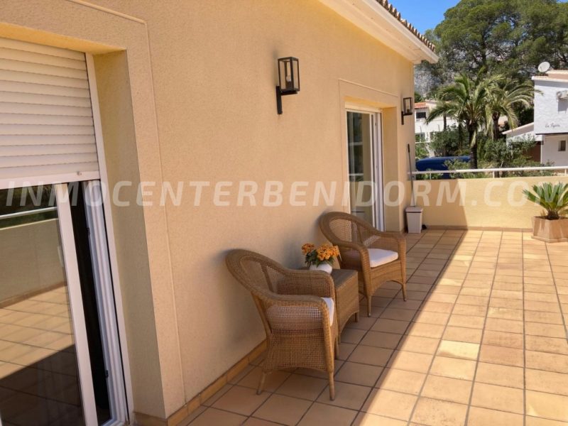 REF V 135 Lovely detached villa with sea views