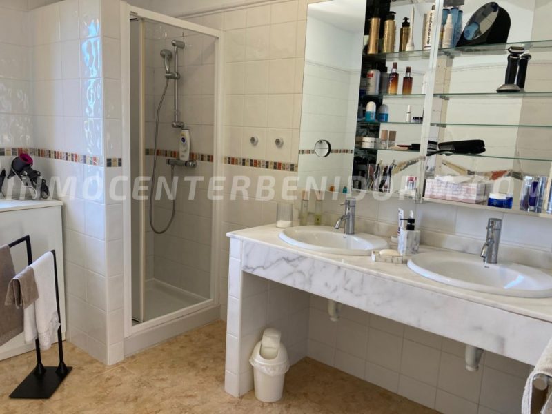 REF V135 Prachtige vrijstaande villa met zeezicht