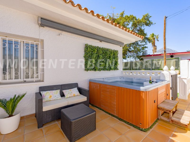 REF V137 Preciosa villa independiente de estilo moderno con impresionantes vistas al mar