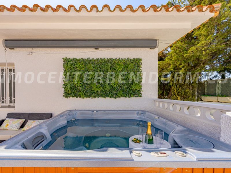 REF V137 Stunning modern detached villa with breathtaking sea views