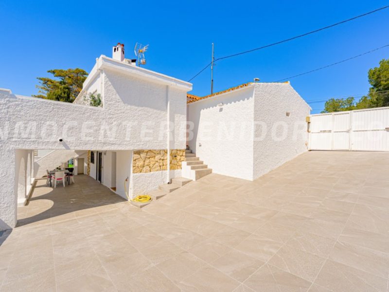 REF V137 Stunning modern detached villa with breathtaking sea views