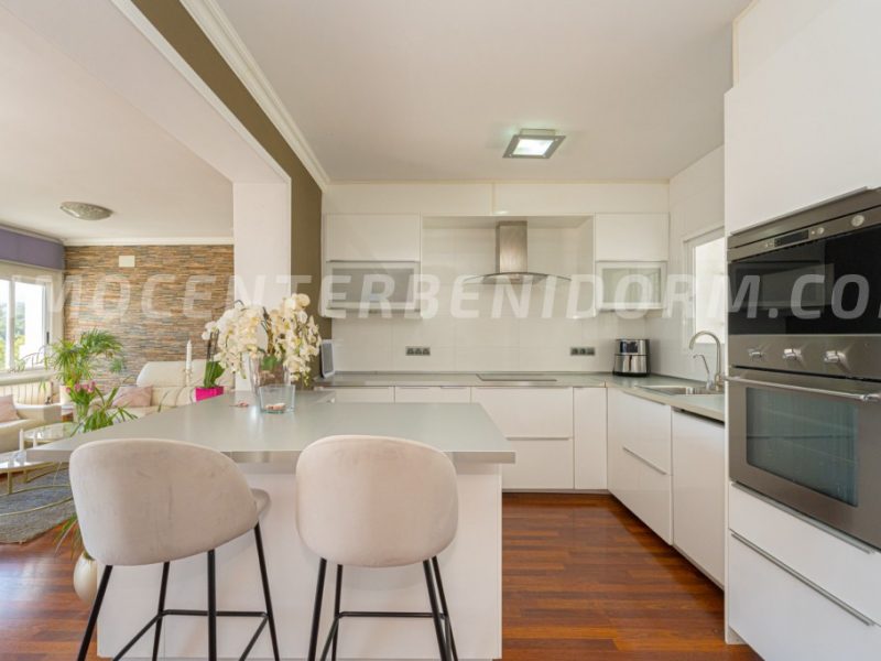 REF V137 Preciosa villa independiente de estilo moderno con impresionantes vistas al mar