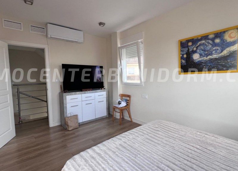 REF: V142 Luxury Semi-detached Villa in Rincón de Loix, Benidorm
