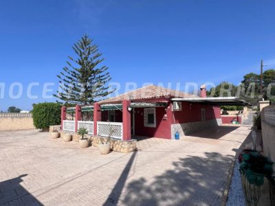 REF: V143 Detached Country House in Benidorm