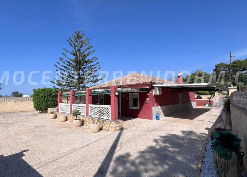 REF: V143 Detached Country House in Benidorm