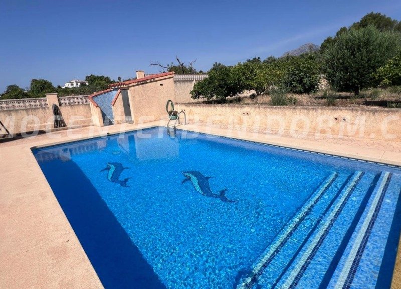 REF: V143 Detached Country House in Benidorm