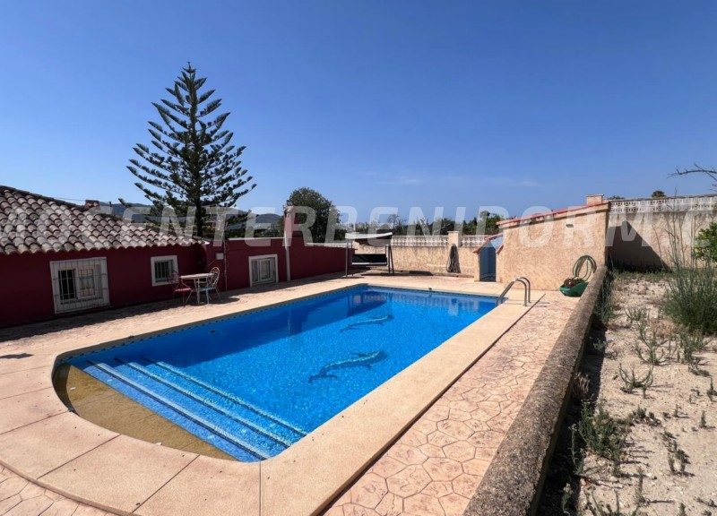 REF: V143 Detached Country House in Benidorm