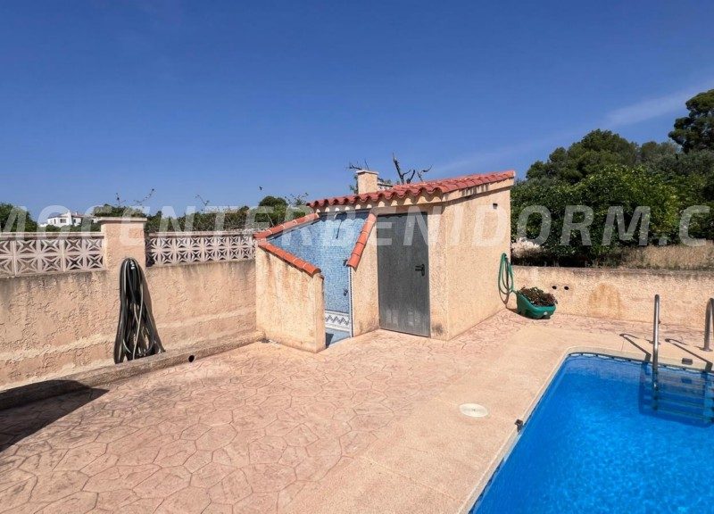 REF: V143 Vrijstaand Landhuis in Benidorm