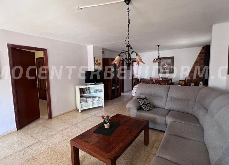 REF: V143 Detached Country House in Benidorm