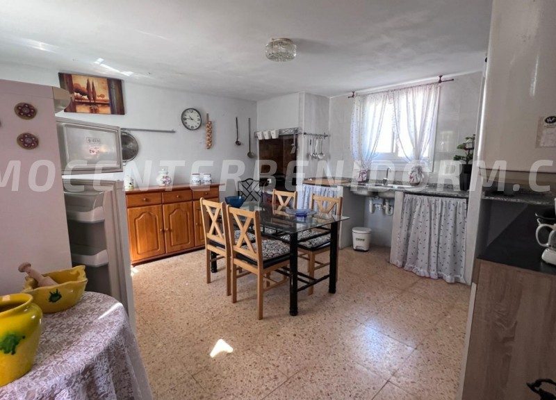 REF: V143 Detached Country House in Benidorm