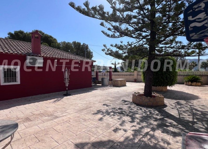 REF: V143 Detached Country House in Benidorm