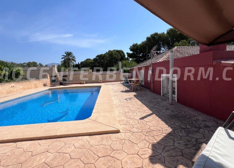 REF: V143 Vrijstaand Landhuis in Benidorm