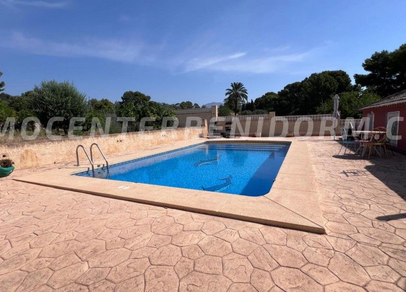 REF: V143 Vrijstaand Landhuis in Benidorm